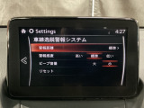 ハンドル操作をアシストすることにより車線からの逸脱回避を支援します。
