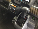 発進時から滑らかに加速する無段階変速のCVTはストップ/ゴーの多い街の中も快適です