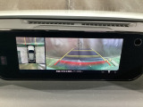 狭い場所での駐車やすれ違いなどでより的確な運転操作に役立つ360°ビューモニターが装備されています。