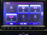 ワイド画面のナビゲーションはフルセグTV、インターナビ対応のGathers純正メモリーナビを搭載しています。Bluetoothオーディオ機能がありますので、スマートフォンなどの音楽も再生できます。
