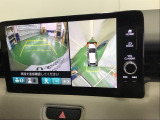 ガイドライン付きバックモニターで車庫入れも安心。知らない道でも安心して楽しくお出かけができます