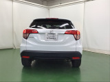 汚れが付着しやすいリヤガラスにはリヤワイパーが付いています。フロントのワイパーがONの時はシフトレバーをリバースに入れるとリヤワイパーがリンクして作動、クリヤーな視界が保てます