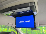 【フリップダウンモニター】大画面モニターで後席でもエンタメをお楽しみいただけます。小さなお子様にも大人気の装備です♪