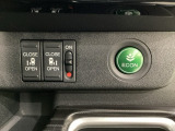 リアドアは乗り降りに便利な両側電動スライドドアです。また運転席に座っていながらスイッチ操作で自在にスライドドアを開け閉めできます。燃費に役立つECONボタンもここです。