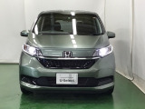 LEDヘッドライトを装備しています。LEDヘッドライトはとても明るく、雨の日や夜間走行も安全・安心です。オートライトコントロール付きで周囲の明るさに応じて自動で点灯・消灯します