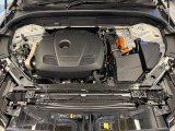 ターボチャージャーを備えたパワフルなガソリンエンジンと、電気モーターが組み合わされています。