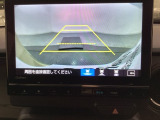バックでの車庫入れも安心です! リアカメラが付いているバックモニター付のナビを装備しております。操作線もついており距離感も画面から確認できます。