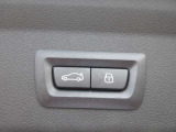 電動リアゲート装備です。バンパー下でのキックスイッチも装備されております。