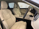 Ultra専用パーフォレーテッドナッパレザーシートは運転席助手席ともマッサージ機能や、シートヒーターベンチレーションといった便利な機能がご利用いただけます。