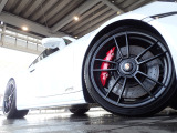 20/21 インチTurbo Sホイール、サテンブラック塗装仕上げ