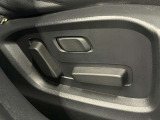 フロントシートは心地よいフィット感と程よいホールド性を両立。今までになく快適な運転を楽しめるマツダ自慢のシートです。