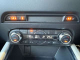 左右独立エアコン搭載。運転席/助手席で設定を変えられるため、好みに合わせて調節できます。