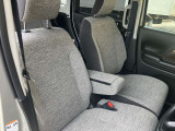 シートは人間工学に基づいてホールド感が有り運転していても疲れにくい構造になっています