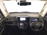 【前方視界】開放的な前方視界!運転がしやすく疲れにくいです♪窓が大きく、見通しがとっても良いおクルマですよ♪