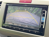 【バックカメラ】駐車時に後方がリアルタイム映像で確認できます。大型商業施設や立体駐車場での駐車時や、夜間のバック時に大活躍!運転スキルに関わらず、今や必須となった装備のひとつです!