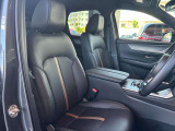 ナッパレザーシート。きめ細やかな質感が車内のラグジュアリー感を一層引き立てます。