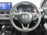 ハンドルの両側に操作ボタンが付いております。運転しながら操作ができるのでとっても便利!