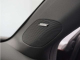 室内環境に合わせBOSE社と共同開発した、12スピーカー搭載のサウンドシステム。まるでコンサート会場にいるような臨場感を全席で味わえます。