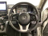 ハンドルにHondaセンシング系のクルーズコントロールやレーンキープアシストなどのスイッチと、オーディオの操作スイッチが装備されています。ハンドルから手を離さず安全に操作できます。