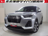 5ナンバーサイズコンパクトSUVで人気のロッキー、こちらはガソリンエンジン4WDモデルです。純正のスマホ連携ディスプレイオーディオ、ワイヤレス充電qiが装備されています。