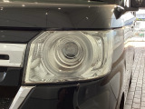 LEDヘッドライトは、点灯の瞬間から最大光量を発揮し、突然暗くなるトンネルなどでの安定感を高めます。