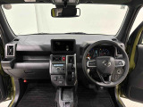 美しいデザインの運転席空に加えてUV&IRカット機能付きフロントガラスの面積や位置取りが良く、前方・右前・左前方向の視認性がいいですよ!