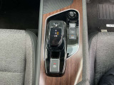 駐車ブレーキは電動式です。オートホールド機能付きで便利ですね
