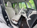 運転席シート廻りは使用感も少なく、良好な状態となっています。丁寧に使われていたことがよくわかりますね。