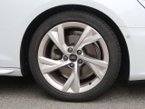 “Audi自動車保険プレミアム” 充実した自動車保険とさまざまの特約やサービス内容でAudiオーナーにふさわしいサポートをご用意。アウディだけのプレミアムサービス「Audiプレミアムケア」を無償で付帯