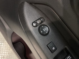 狭い駐車場で便利な電動格納ドアミラーが付いています。