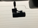 後方にもドライブレコーダーのカメラが付いています。前後両方でお車の周りを監視・記録いたします。