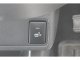 運転席と助手席にシートヒーターが付いています。