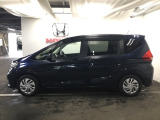狭い駐車場でも、スライドドアならチャイルドシートへのお子さまの乗降や荷物の積載もスムーズ。