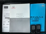 スマートキーは鍵をバッグに入れたままでもドアロックの開閉やエンジンのON・OFFができます。夜間や雨の日も鍵を探さなくて良いので便利です。