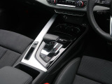 Audi 認定中古車保証は、エンジンやギアボックス・ブレーキ等の主要部品を含み、距離無制限(期限は車種により異なります。)有償で延長保証+1年を設定。