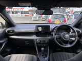 前席画像です。室内空間広々!運転し易いお車です。