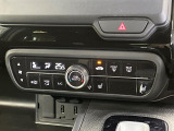 【シートヒーター】運転席/助手席共に温度調節が可能なシートヒーターを装備。季節を問わず快適にドライブできます。