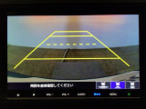 【バックカメラ】運転が苦手な方も車庫入れラクラクです!ギアをリバースに入れれば自動的に切り換わりますので、面倒な操作は不要です♪狭い駐車場もお車を傷つけず安心ですね!
