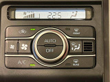 車内空調は”AUTOエアコン”にお任せ。運転に集中出来ますよ!