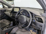 見通しのよいすっきりとした視界で、誰でも運転しやすいです。運転のしやすさは疲れにくさにも繋がりますよ♪