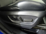 パワーシート搭載。微妙な調整が手軽にでき、快適なシートポジションで運転することが可能です。