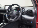 運転席の様子です。見通しの良いすっきりとした内装で運転しやすい空間となっております!