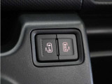 ◆両側電動スライドドア◆狭い駐車場でも乗り降りが楽々♪お子様が隣の車にドアを当ててしまう心配もございません!小さなお子様連れの方もこれで安心。