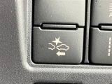 【プリクラッシュセーフティシステム(PCS)】クルマとの衝突の危険を検知したとき、ブザーやブレーキ制御により事故防止をサポートします!機能には限界があるためご注意ください。