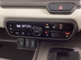 シートヒーターが付いています!寒い日に便利な装備ですね。