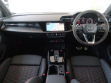 Audi Approved大阪南は正規ディーラーであることはもちろんのこと、保険代理店でもあります。セールススタッフは保険の有資格者ですので保険のご相談もお任せください。