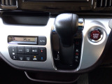 オートマチックシフトレバーは、手になじみ操作しやすい形状で安全運転にもつながります♪