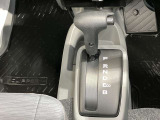 自然に手が届き操作性の良いシフトレバー!