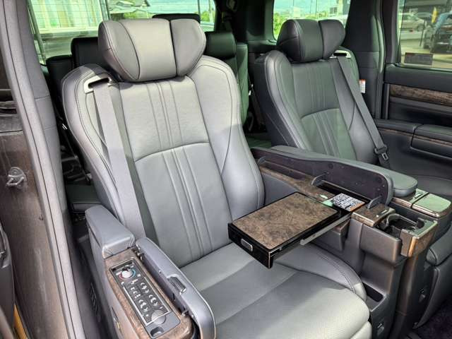 トヨタ アルファード30エグゼクティブラウンジヘッドレスト RECOMMEND ITEM for alphard - 車内環境を充実させ居心地を