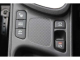 【EVドライブモード】駆動用電池から電力を供給し、電気モーターのみを使って走行するモードです。早朝・深夜の駐車場などで、騒音や排気ガスを気にすることなく走行することができます。
